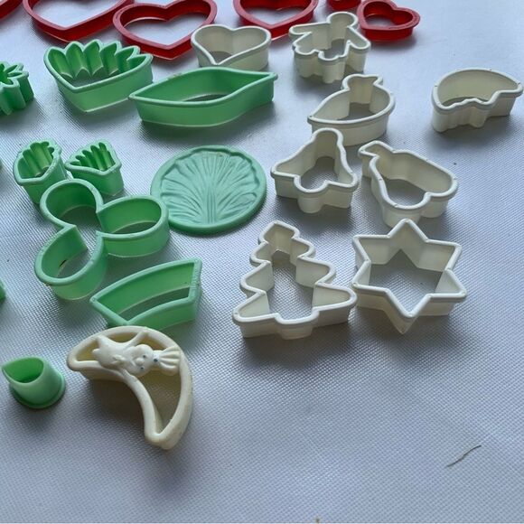 Fondant & Cookie Cutters Plastic Various Sizes Shapes Flowers Hearts Baking - Picture 5 of 6